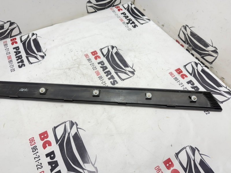 Накладка двери передняя правая Rogue 2017 T32 QR25 2.5 Накладка двери передняя правая Rogue 2017 T32 QR25 2.5