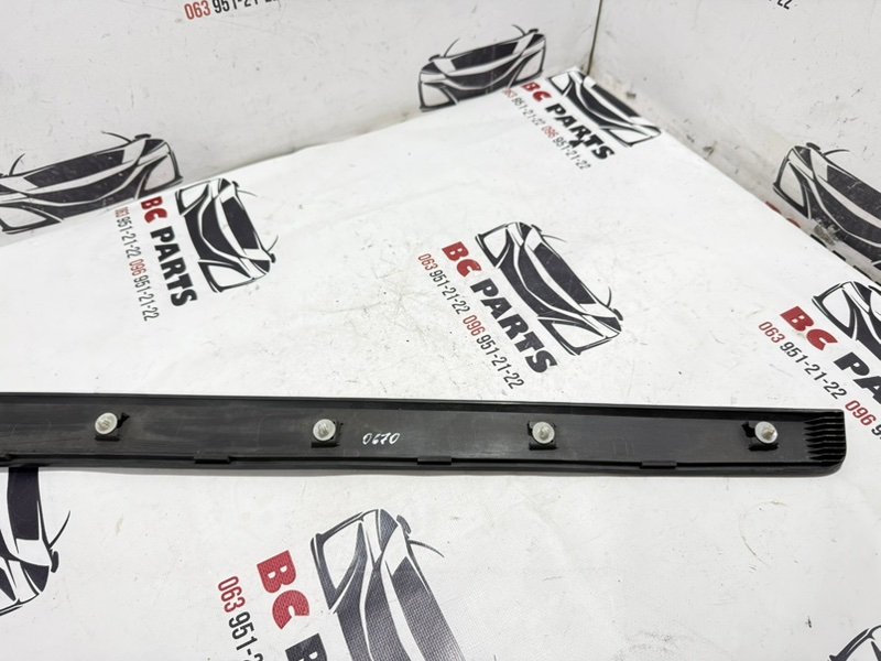 Накладка двери передняя левая Rogue 2017 T32 QR25 2.5