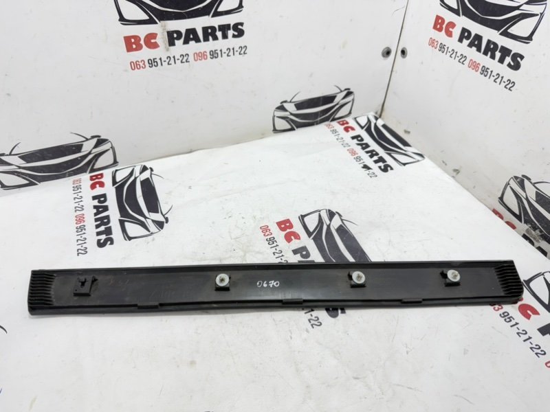 Накладка двери задняя правая Rogue 2017 T32 QR25 2.5