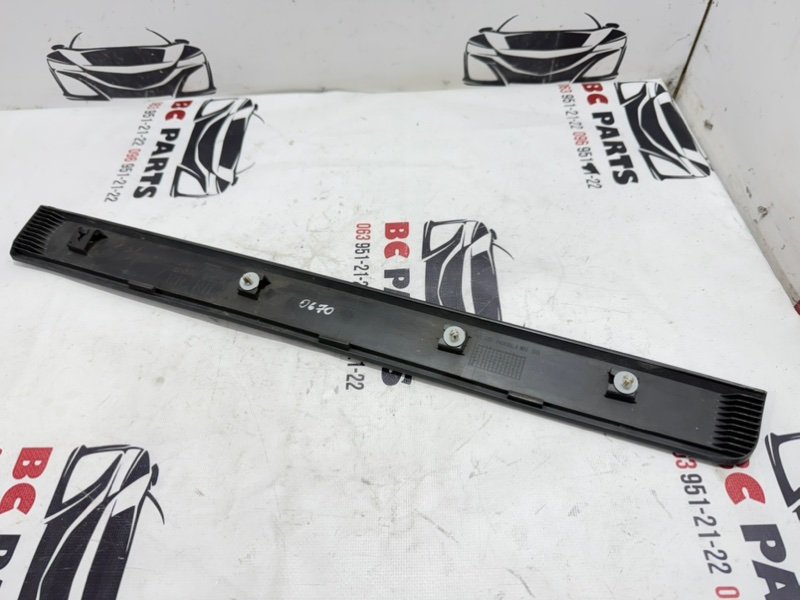 Накладка двери задняя правая Rogue 2017 T32 QR25 2.5