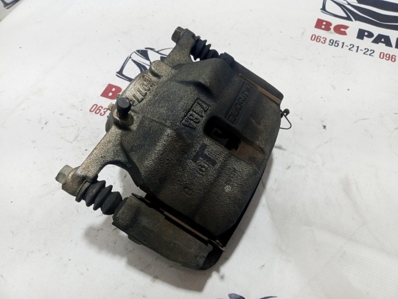 Суппорт тормозной передний правый Rogue 2017 T32 QR25 2.5