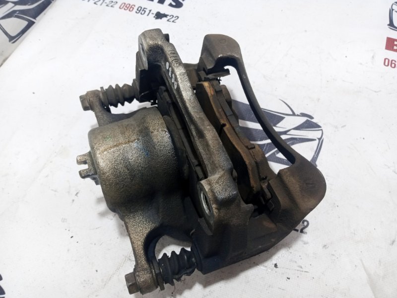 Суппорт тормозной передний правый Nissan Rogue T32 QR25 2.5