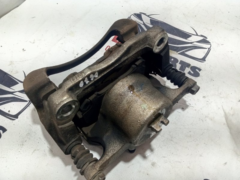 Суппорт тормозной передний правый Rogue 2017 T32 QR25 2.5