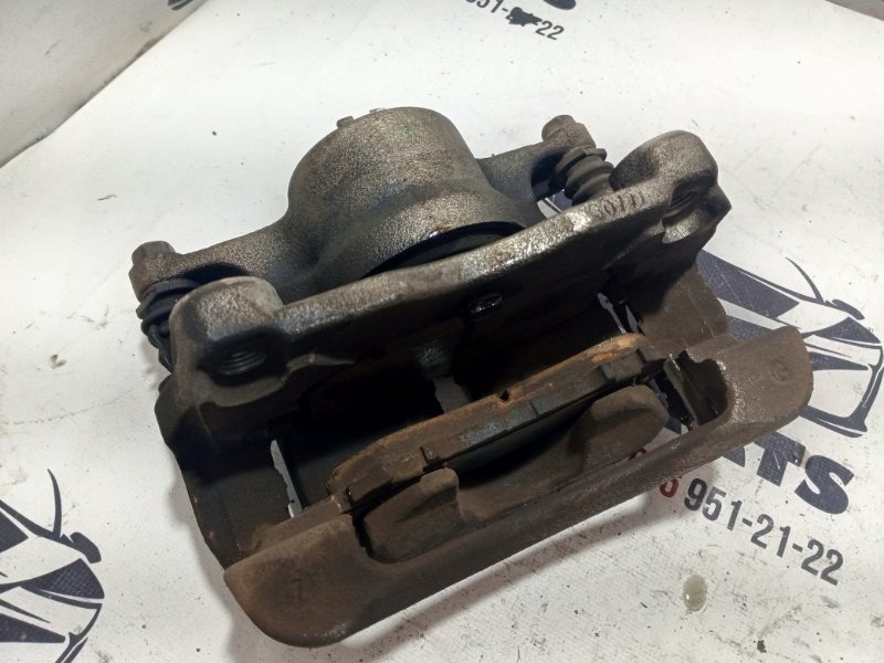 Суппорт тормозной передний правый Rogue 2017 T32 QR25 2.5