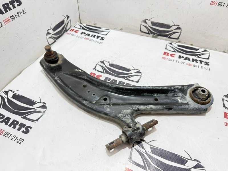 Рычаг подвески нижний передний правый Nissan Rogue 2017 T32 QR25 2.5 54500-4BA0A Б/У