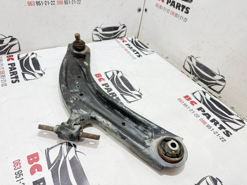 Рычаг подвески нижний передний правый Rogue 2017 T32 QR25 2.5