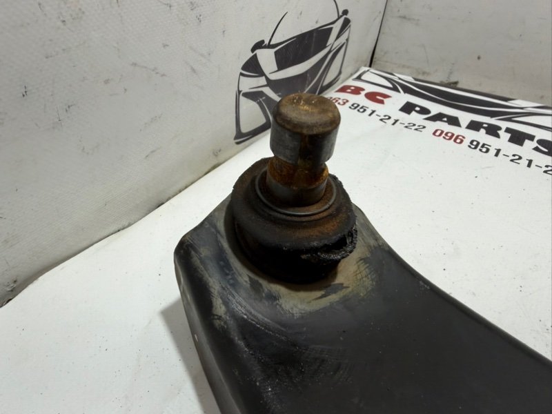 Рычаг подвески нижний передний правый Rogue 2017 T32 QR25 2.5