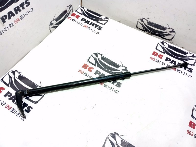 Амортизатор двери багажника правый Rogue 2017 T32 QR25 2.5