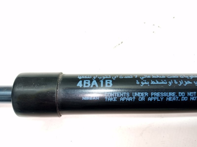 Амортизатор двери багажника левый Nissan Rogue T32 QR25 2.5