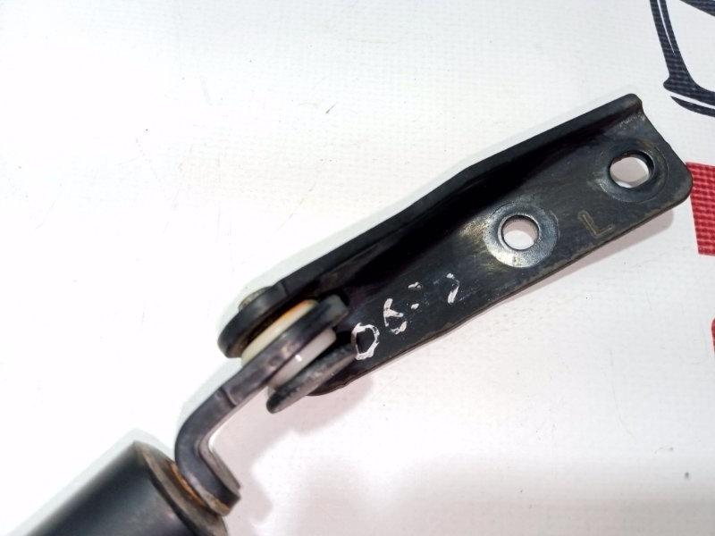 Амортизатор двери багажника левый Rogue 2017 T32 QR25 2.5