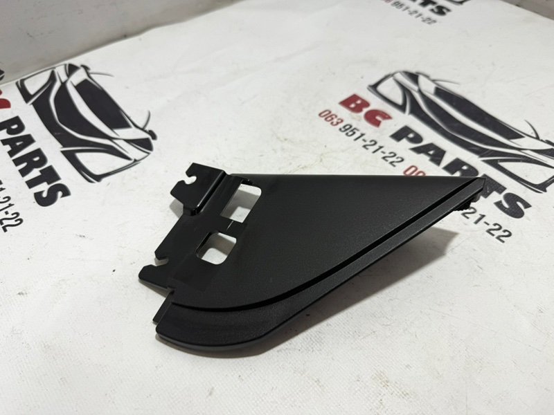 Накладка двери передняя левая Nissan Rogue T33 2.5