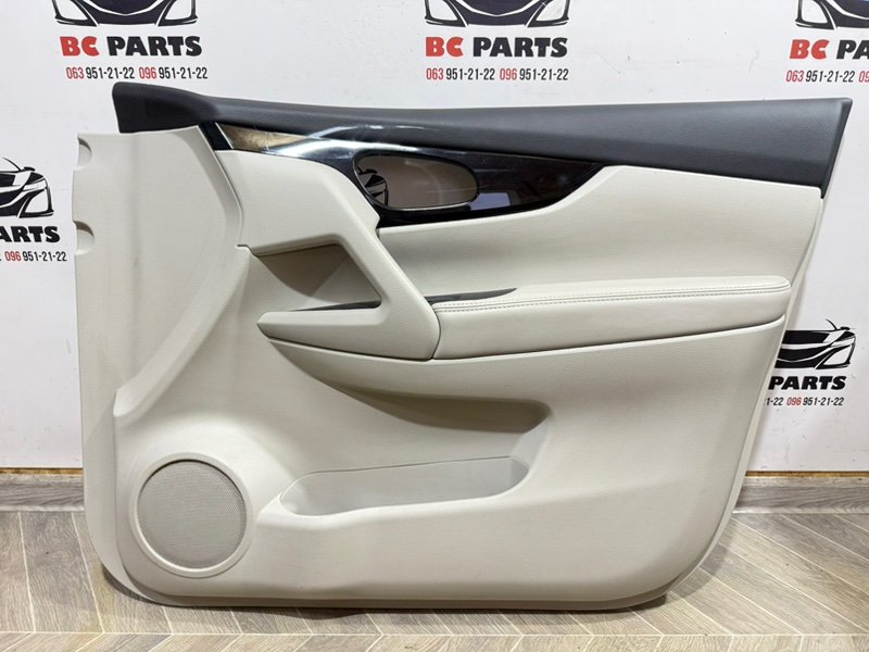 Обшивка боковой двери передняя правая Nissan Rogue Sport 2013-2021 J11 809766ma0a Б/У