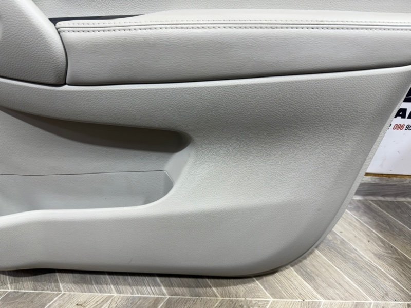Обшивка боковой двери передняя правая Rogue Sport 2013-2021 J11