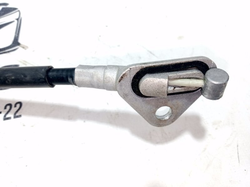 Трос стояночного тормоза правый Kicks 2021 1.6 Трос стояночного тормоза правый Kicks 2021 1.6