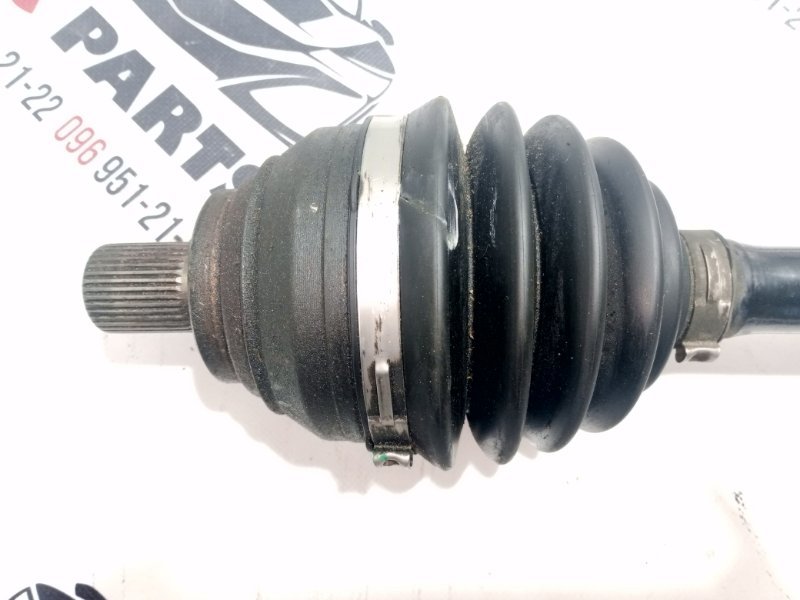 Привод ( полуось) передний правый Audi Q3 83A 2.0