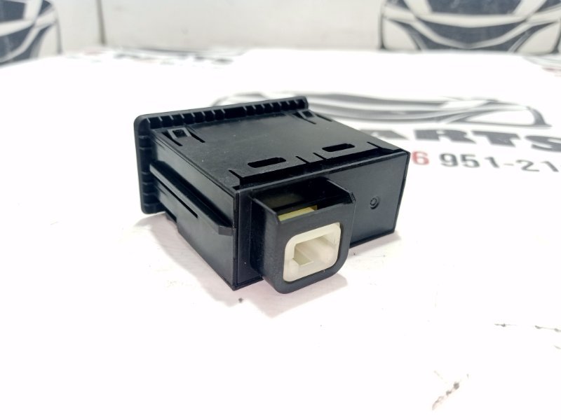 USB разъем Nissan Rogue T33 2.5 USB разъем Nissan Rogue T33 2.5