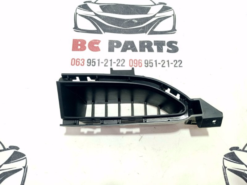 Запчасть решетка в бампер передняя правая Nissan Rogue 2021 T33 2.5 622566RR0A Б/У Решетка в бампер передняя правая Nissan Rogue 2021 T33 2.5 622566RR0A Б/У