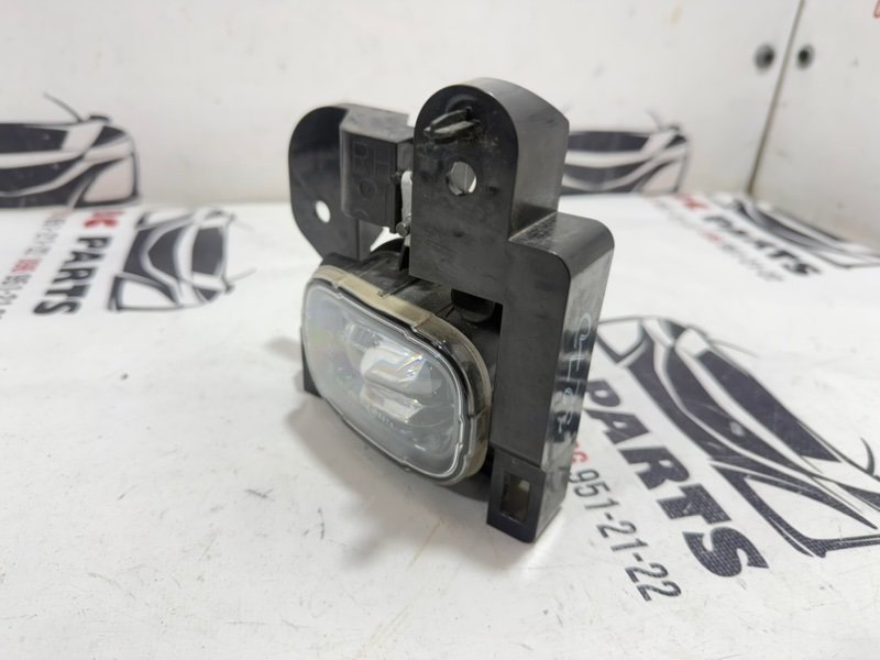 Фара противотуманная передняя правая Nissan Rogue T33 2.5