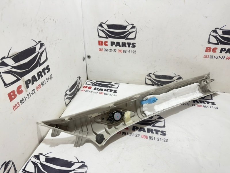Накладка стойки лобового стекла левая Rogue 2021 T33 2.5