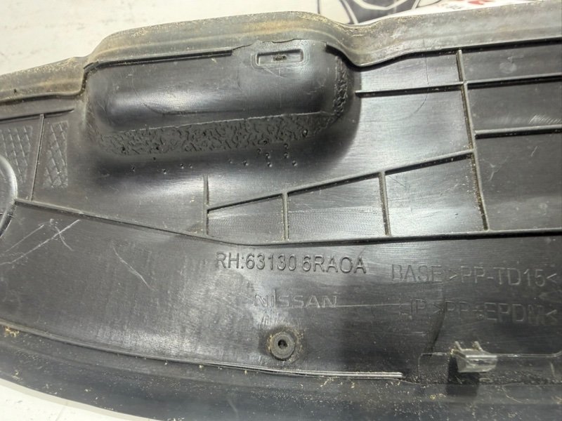 Пыльник крыла передний правый Rogue 2021 T33 2.5