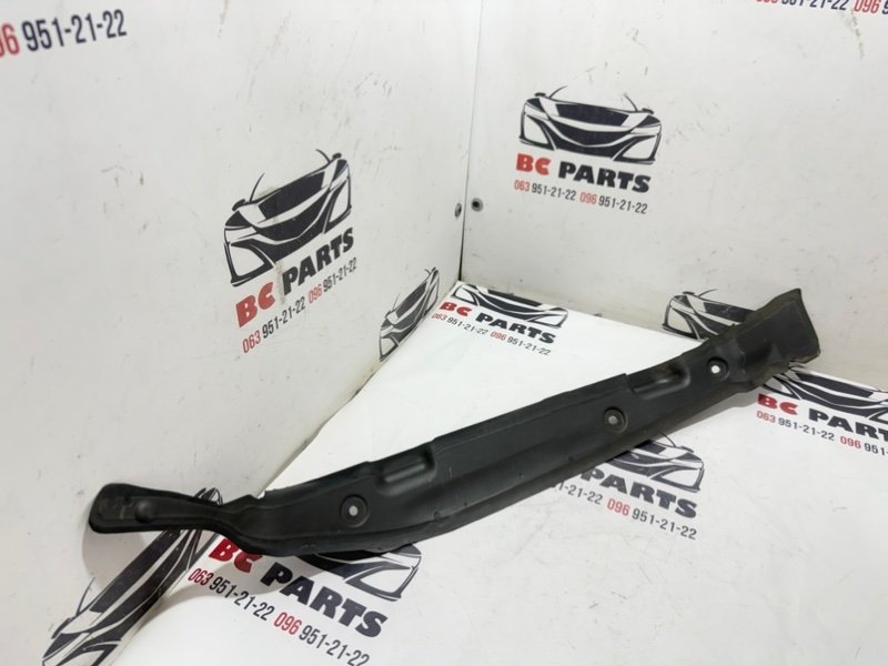 Пыльник крыла передний левый Rogue 2021 T33 2.5