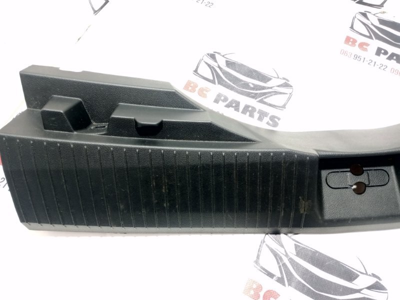 Накладка замка багажника Rogue 2021 T33 2.5