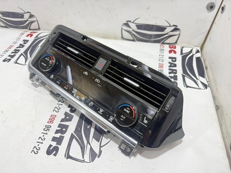 Блок управления климат-контролем Rogue 2021 T33 2.5 Блок управления климат-контролем Rogue 2021 T33 2.5