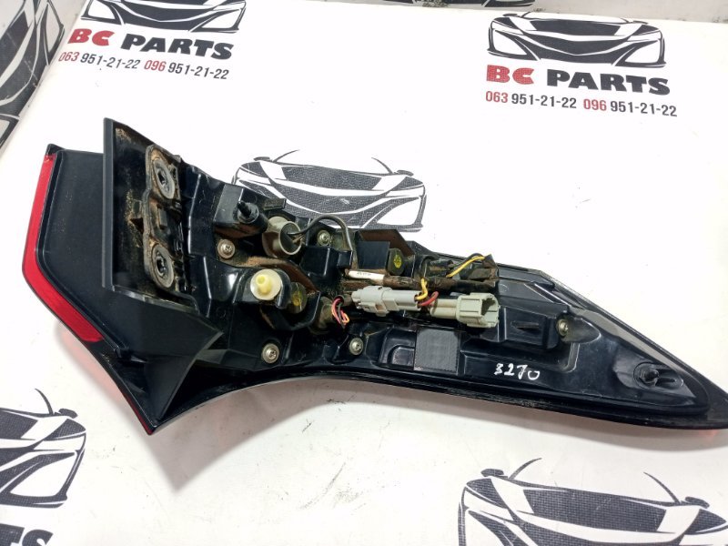 Фонарь наружный (в крыло) задний правый Rogue 2021 T33 2.5