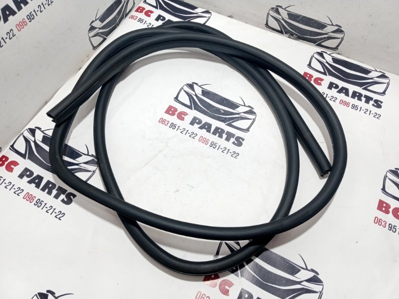 Запчасть уплотнитель кузова передний правый Nissan Rogue 2021 T33 2.5 76922-6RR0B Б/У Уплотнитель кузова передний правый Nissan Rogue 2021 T33 2.5 76922-6RR0B Б/У