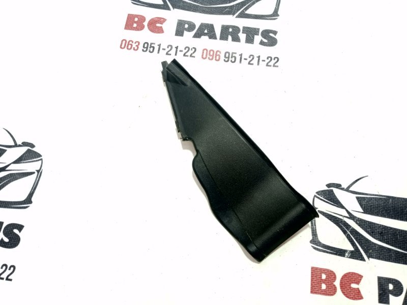 Запчасть уголок жабо правый Nissan Rogue 2021 T33 2.5 668946RA1A Б/У Уголок жабо правый Nissan Rogue 2021 T33 2.5 668946RA1A Б/У