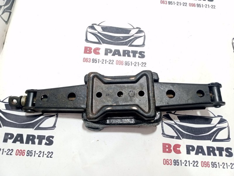 Домкрат Lexus nx 200T 2.0 Домкрат Lexus nx 200T 2.0