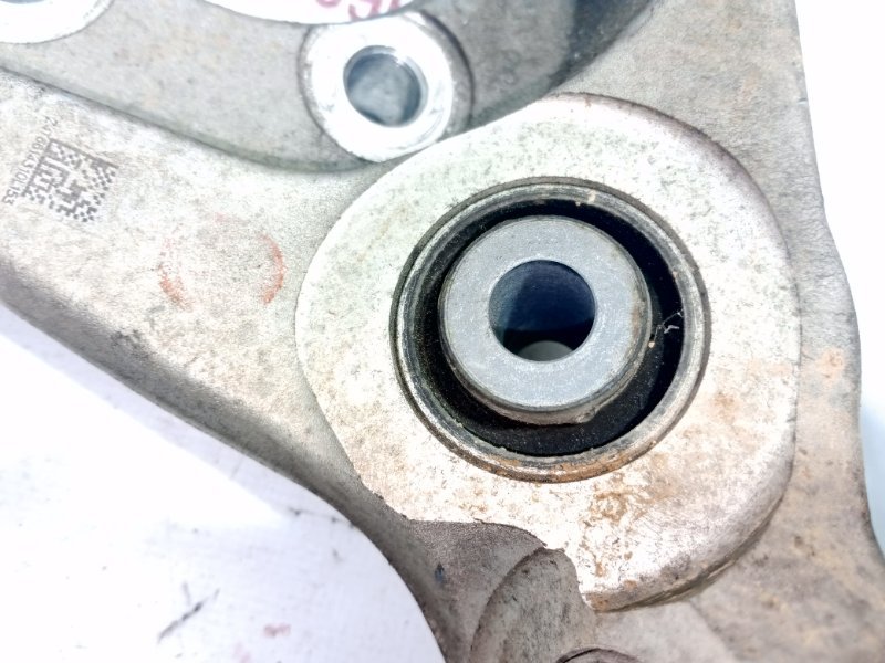 Цапфа задняя левая Nissan Rogue T33 2.5