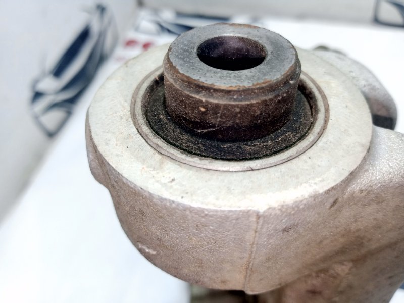 Цапфа задняя правая Rogue 2021 T33 2.5