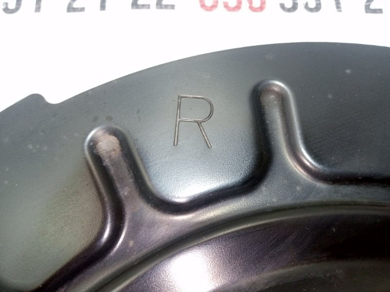 Защита тормозного диска задняя правая Nissan Rogue T33 2.5 Защита тормозного диска задняя правая Nissan Rogue T33 2.5