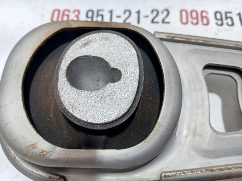 Подушка двигателя нижняя Nissan Rogue T33 2.5 Подушка двигателя нижняя Nissan Rogue T33 2.5