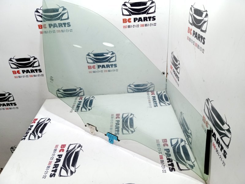 Стекло двери переднее правое Nissan Rogue T33 2.5