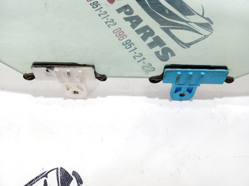 Стекло двери переднее правое Rogue 2021 T33 2.5