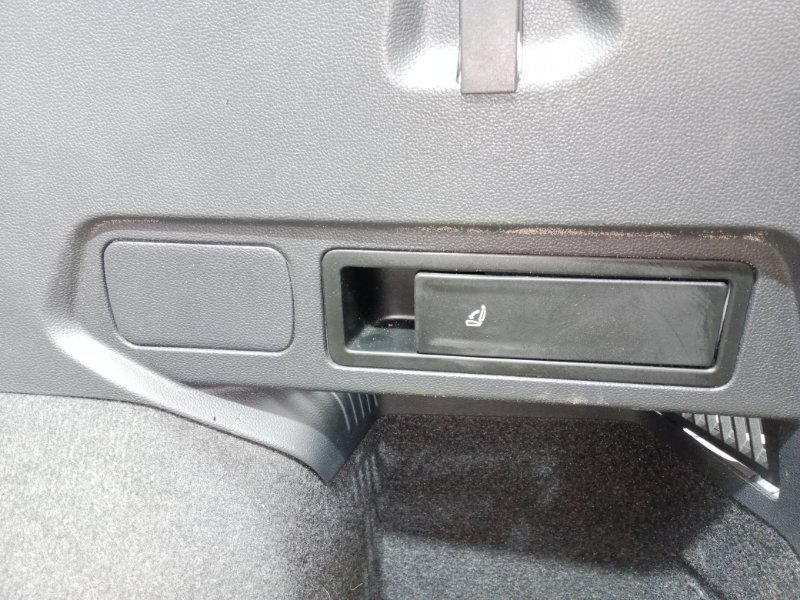 Карта багажника правая Tiguan 2020 2.0