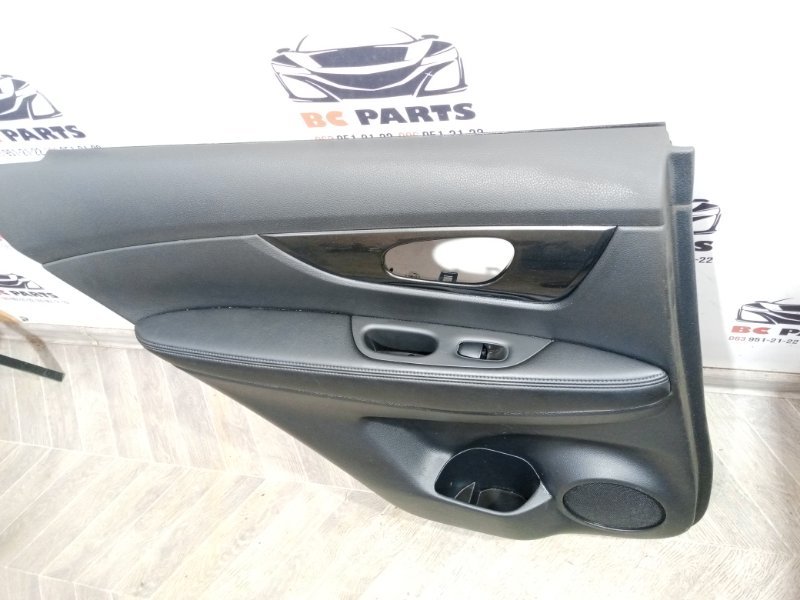 Обшивка боковой двери задняя левая Nissan Rogue T32 QR25 2.5