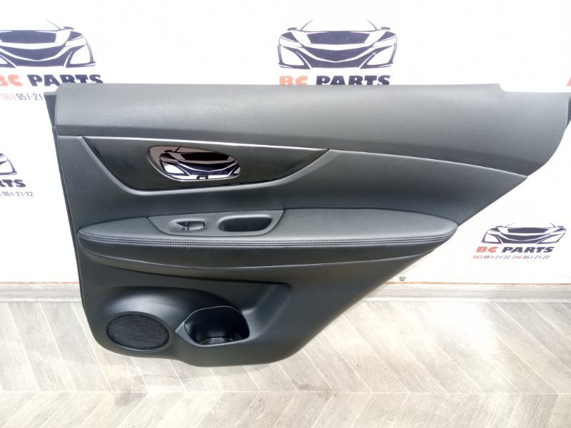 Обшивка боковой двери задняя правая Nissan Rogue 2017 T32 QR25 2.5 829764CE0A Б/У