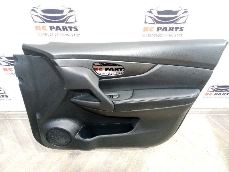 Обшивка боковой двери передняя правая Nissan Rogue 2017 T32 QR25 2.5 809007FR3A Б/У