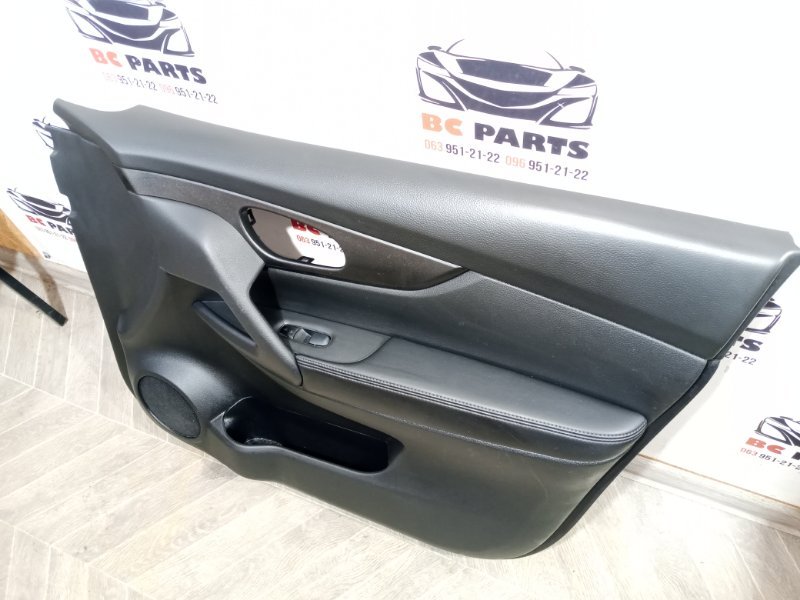 Обшивка боковой двери передняя правая Nissan Rogue T32 QR25 2.5