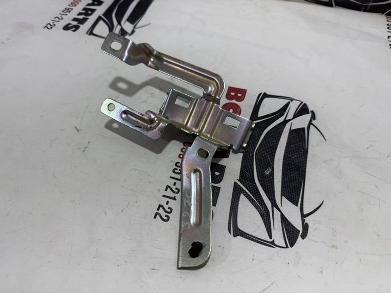 Кронштейн блока предохранителей Nissan Rogue T33 2.5