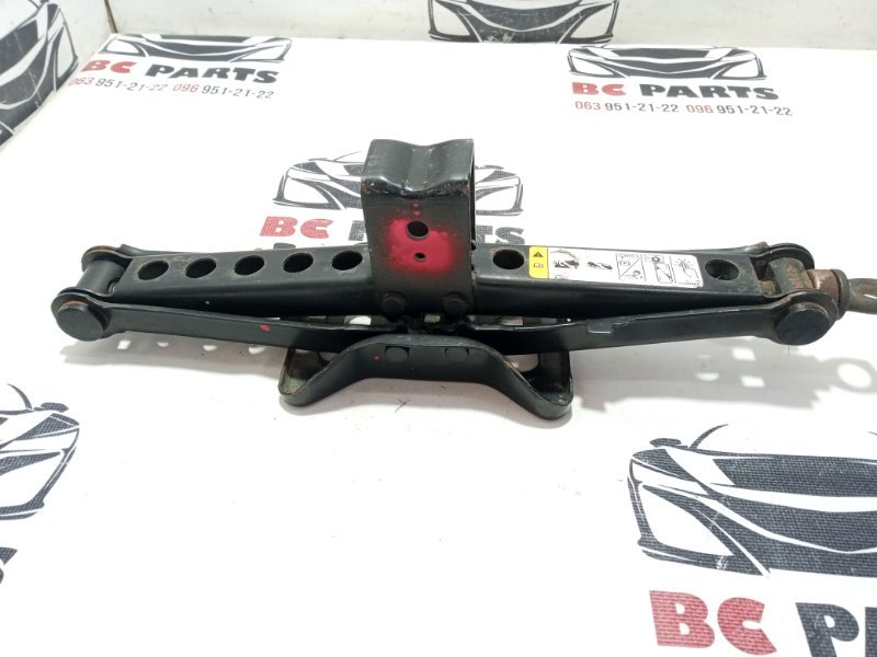 Запчасть домкрат Dodge Journey 2011-2020 3.6 04766498AA Б/У Домкрат Dodge Journey 2011-2020 3.6 04766498AA Б/У