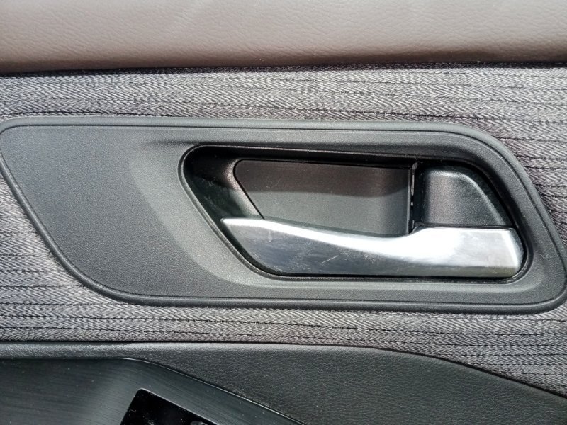 Обшивка боковой двери передняя правая Rogue 2021 T33 2.5