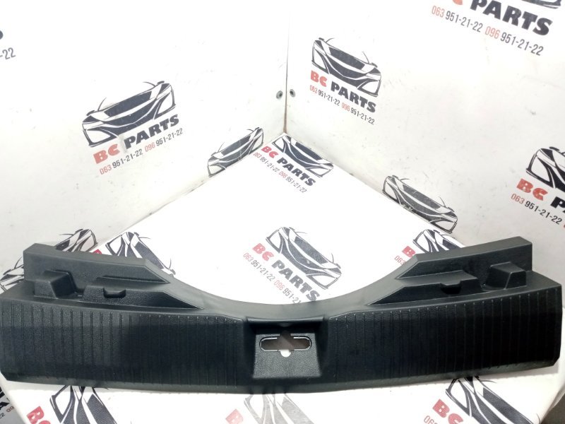 Накладка замка багажника Rogue 2021 T33 2.5