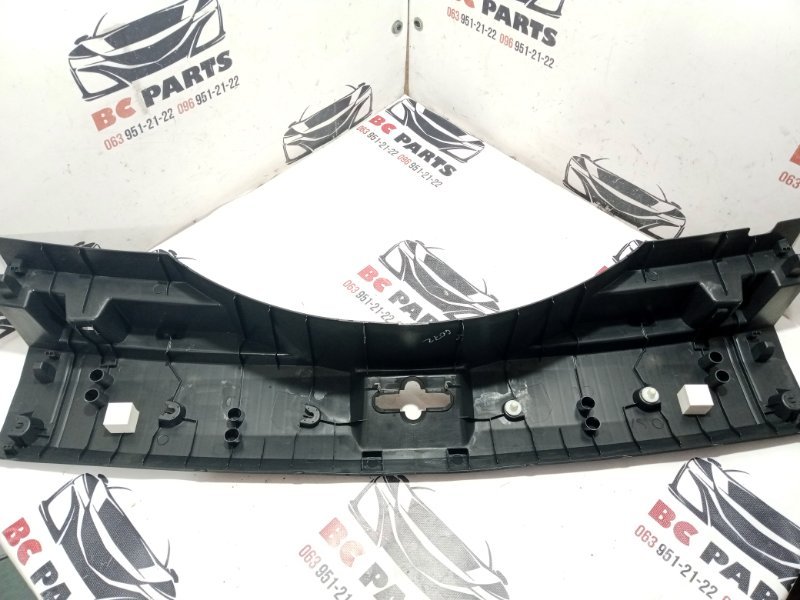 Накладка замка багажника Nissan Rogue T33 2.5