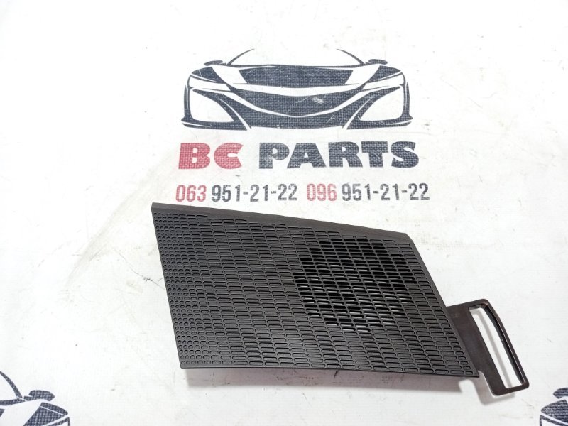 Накладка торпедо правая Rogue 2021 T33 2.5 Накладка торпедо правая Rogue 2021 T33 2.5