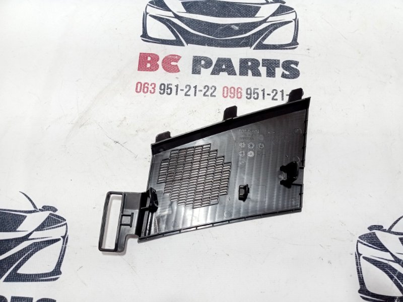 Накладка торпедо правая Nissan Rogue T33 2.5 Накладка торпедо правая Nissan Rogue T33 2.5