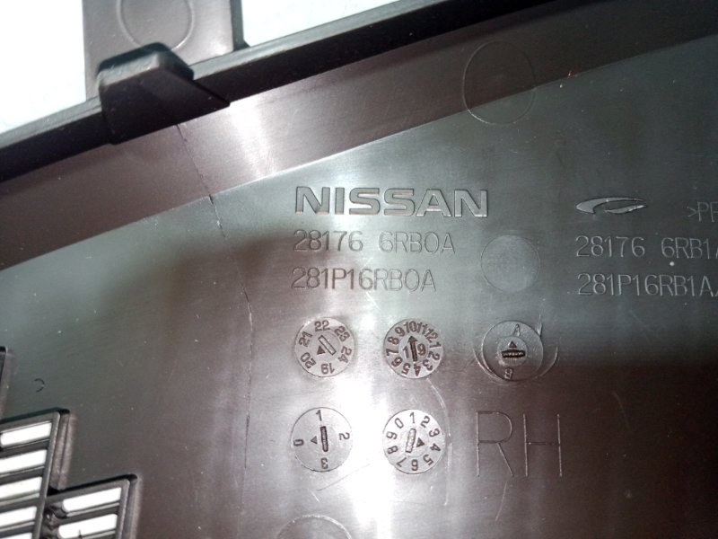 Накладка торпедо правая Rogue 2021 T33 2.5 Накладка торпедо правая Rogue 2021 T33 2.5